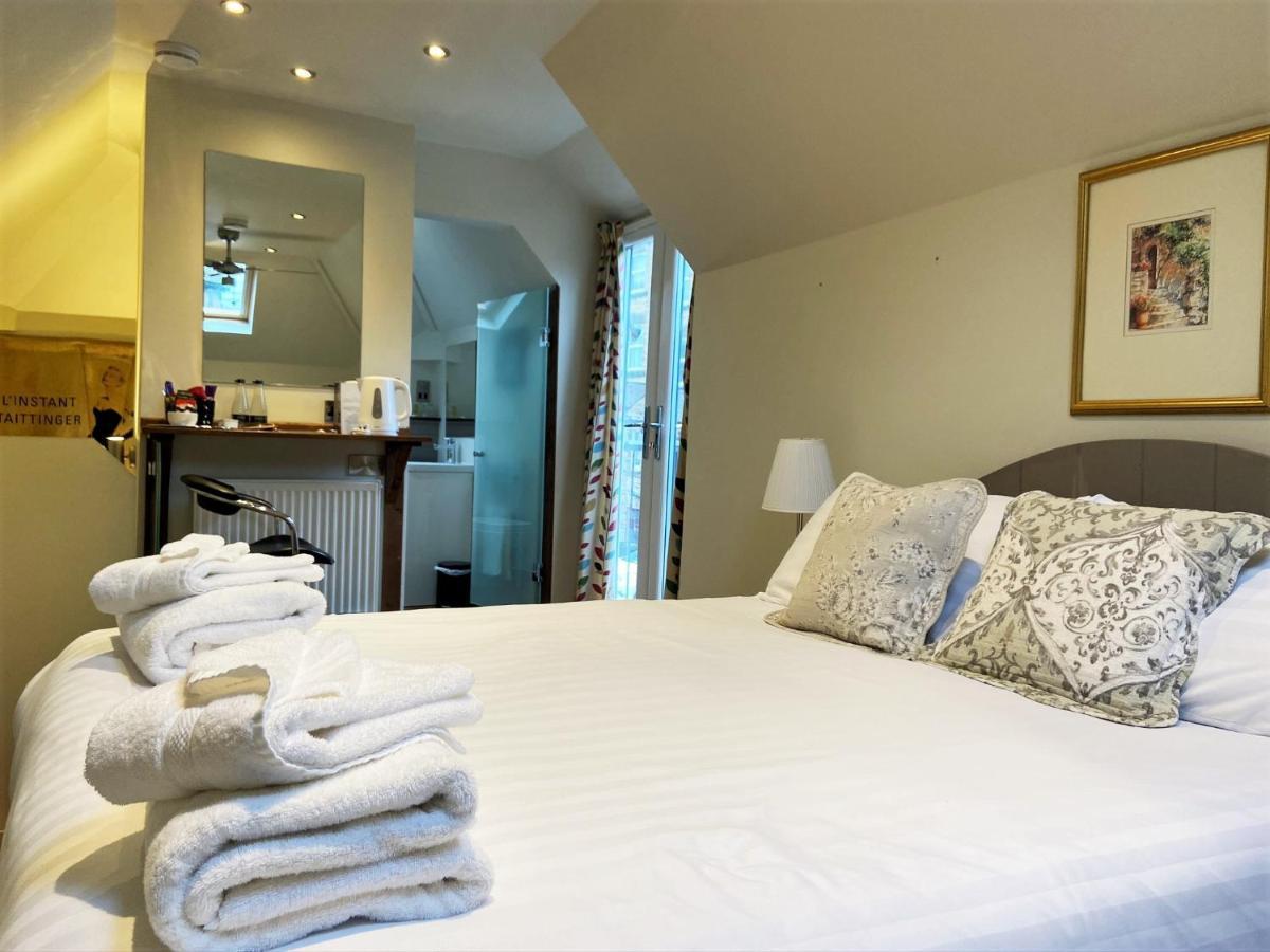The At Cheltenham Parade 4* Harrogate