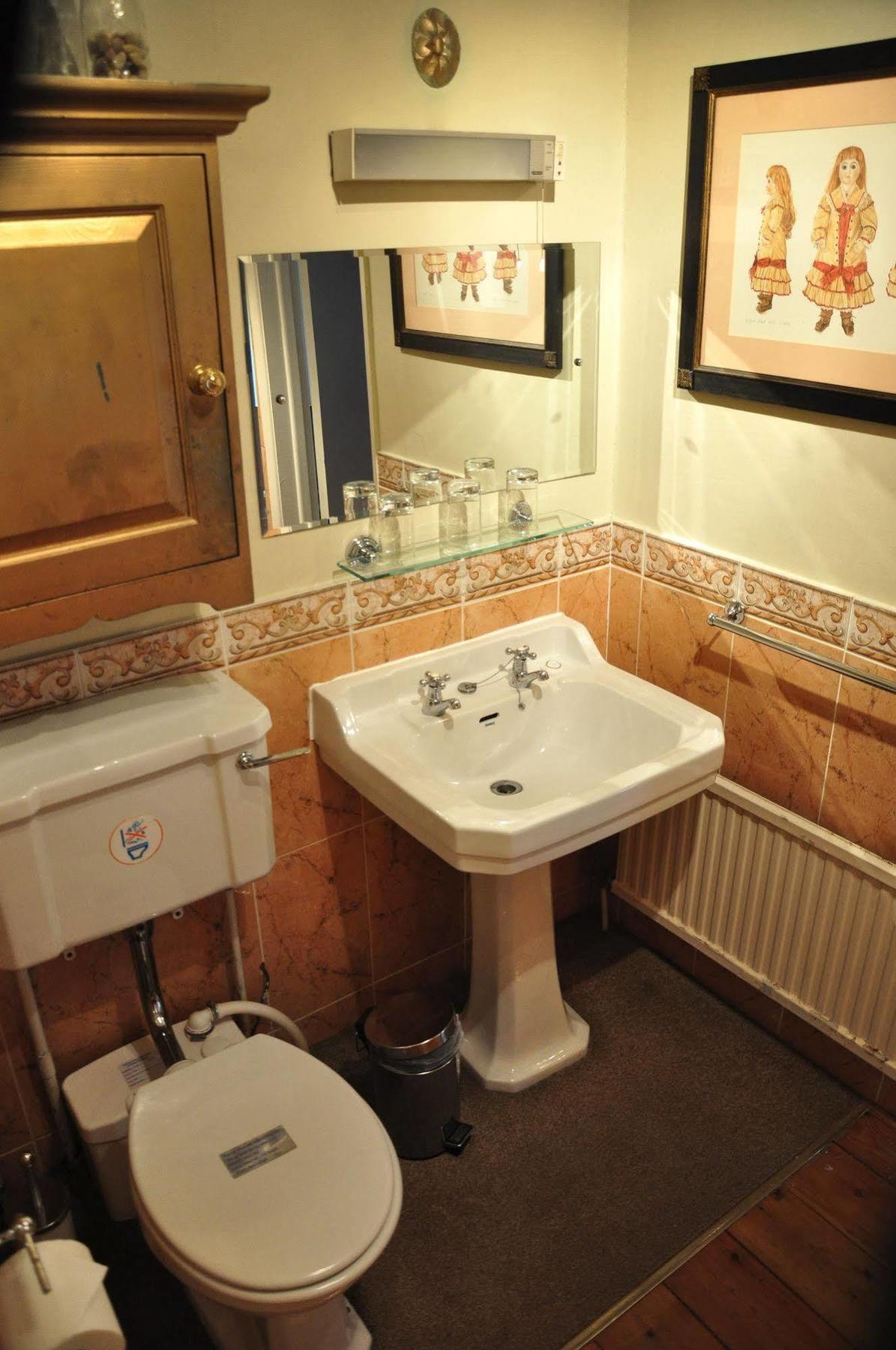 Hotel The At Cheltenham Parade 4*